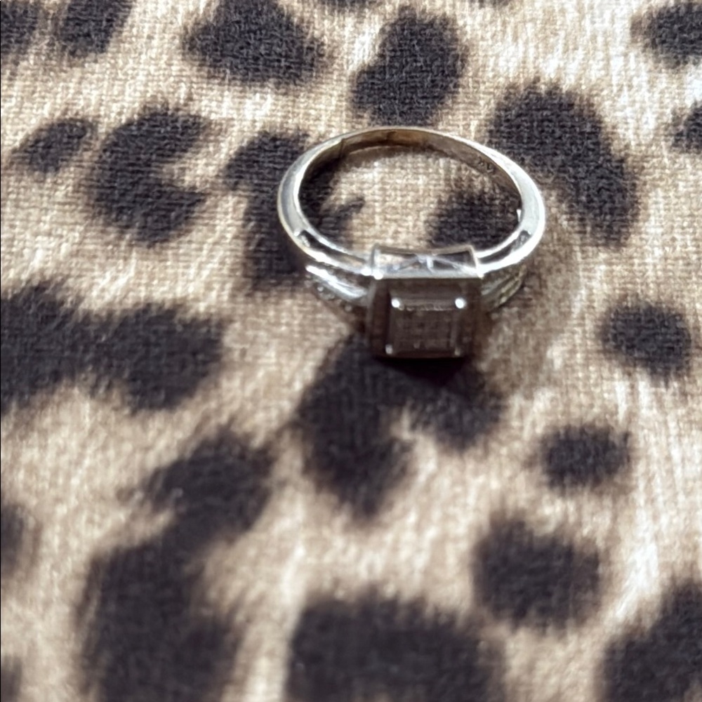 Elegant Silver Ring With Square Design - image 1